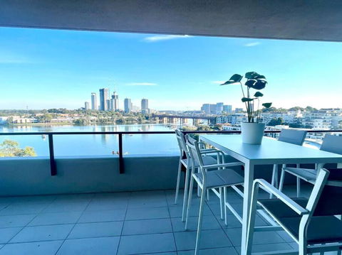 Stunning Waterfront 3 Bedroom Condo With Pool, BBQ - Dalby Accommodation 0