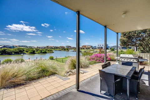 T2 12 Wentworth Pde Hindmarsh Island - No Linen Included - Dalby Accommodation 1