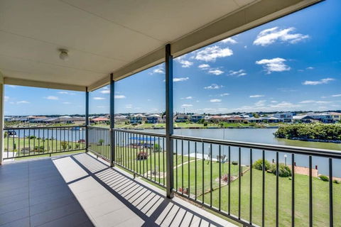 T2 12 Wentworth Pde Hindmarsh Island - No Linen Included - Dalby Accommodation 2