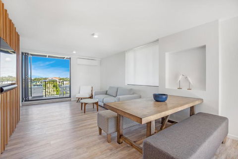 TARA5- UNWIND IN LUXURY - Dalby Accommodation 0