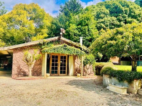 The Cherry Blossom Suite - Dalby Accommodation 0