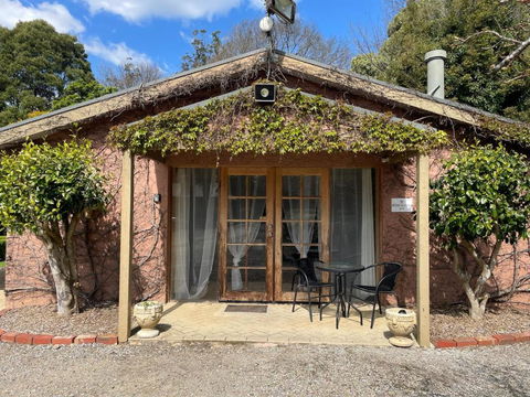 The Cherry Blossom Suite - Dalby Accommodation 1