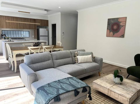 The Cosy Cottage - Dalby Accommodation 0