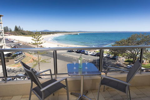 Beachpoint, Unit 303, 28 North Street - Dalby Accommodation 0