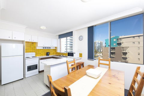 Beachpoint, Unit 303, 28 North Street - Dalby Accommodation 2