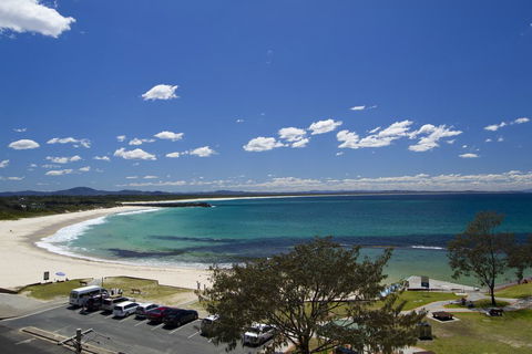 Beachpoint, Unit 401, 28 North Street - Dalby Accommodation 0