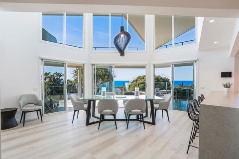 Beachside Luxury, Sunrise Beach - Dalby Accommodation 3