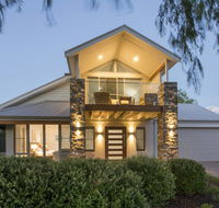Beachstone - Stylish Spacious Home Opposite Beach and Close to Town - Dalby Accommodation