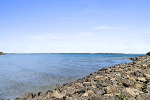 BEAUTY AND THE PEACE - INLET SIDE - Dalby Accommodation 2