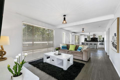 BEAUTY AND THE PEACE - INLET SIDE - Dalby Accommodation 3