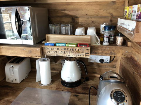 Bed In A Shed Vineyard Stay - Dalby Accommodation 1