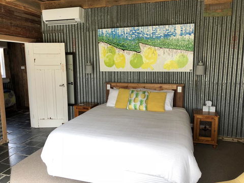 Bed In A Shed Vineyard Stay - Dalby Accommodation 0