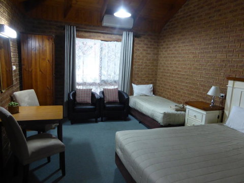 Beechworth Carriage Motor Inn - Dalby Accommodation 1