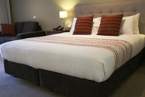 Bell Tower Inn - Dalby Accommodation 0