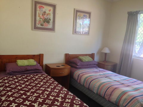 Bellevue Family Comforts, Amenities - Dalby Accommodation 1
