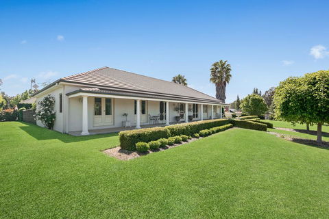 Bellfield House Mudgee - Dalby Accommodation 0