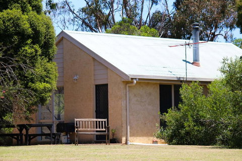 Bells Beach Cottages - Dalby Accommodation 0