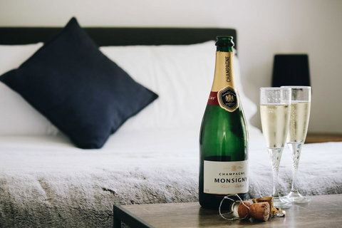 Bells Beach Cottages - Dalby Accommodation 1