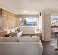 Beloka 9 - Overlooking Lake Jindabyne - Dalby Accommodation