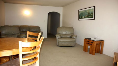 Bentley 3 - North Street - Dalby Accommodation 1