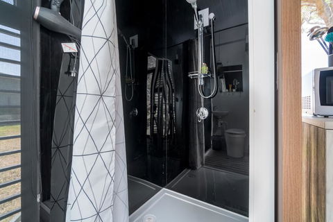 Big Tiny Paz Seven Hills Tiny House, Tallarook - Dalby Accommodation 3