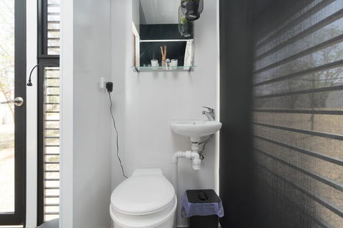 Big Tiny Paz Seven Hills Tiny House, Tallarook - Dalby Accommodation 2