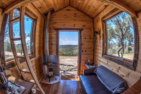 Big Tiny Seven Hills Tiny House, Tallarook - Dalby Accommodation 2