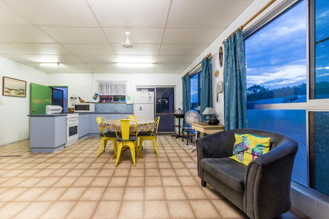 Birdsong House- Dingo Beach - Dalby Accommodation 2