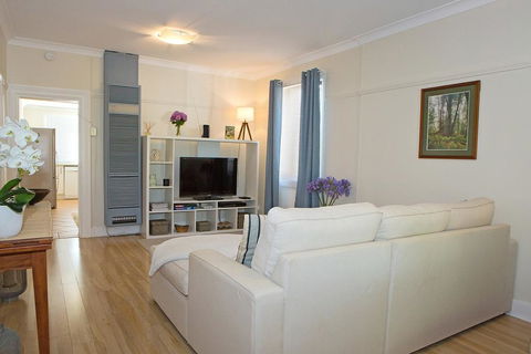 Blue And White Nile - Dalby Accommodation 2