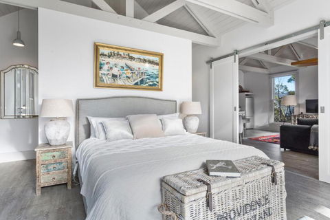 The Peninsula Experience - Dalby Accommodation 1