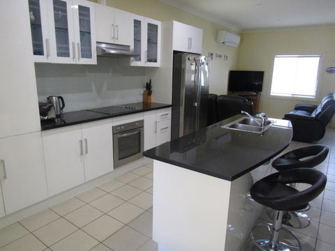 The Shack At Stansbury - Dalby Accommodation 2