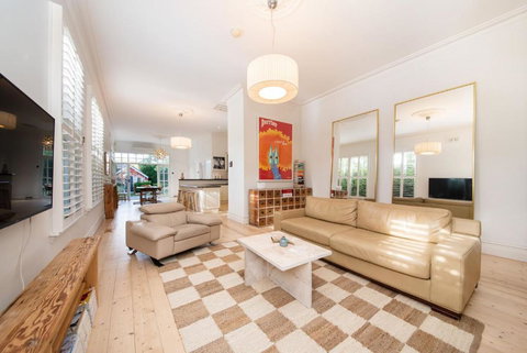 Timeless Gem In Malvern East - Dalby Accommodation 0