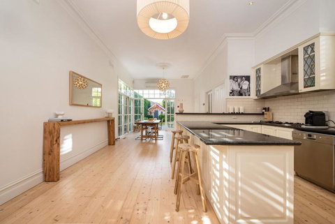 Timeless Gem In Malvern East - Dalby Accommodation 2