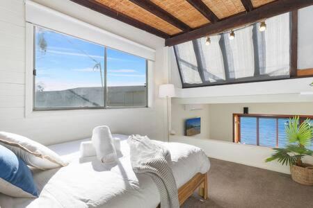 Waterfront Scotland Island Holiday Home - Family & Pet Friendly - 3 Bedrooms - Wifi - Netflix - Private Jetty - Dalby Accommodation 3