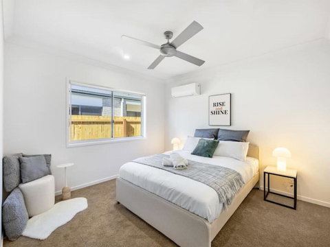 Well-decorated 4BR Family Home Steps To Mall - Dalby Accommodation 2