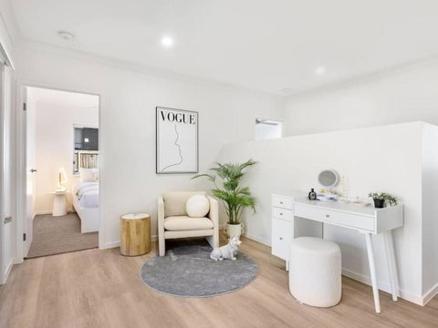 Well-decorated 4BR Family Home Steps To Mall - Dalby Accommodation 3