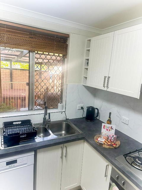 Queen Of The Desert Villa Secure & Gated 2 Bdrm Home - Dalby Accommodation 2
