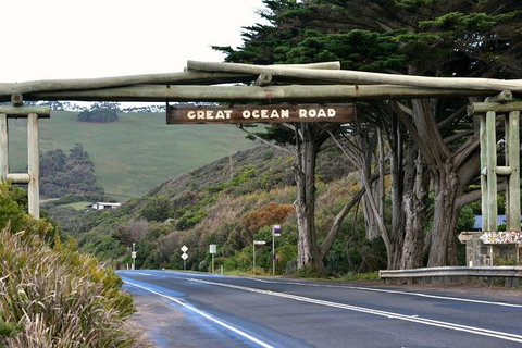 Small-Group Great Ocean Road And Twelve Apostles Full-Day Tour - Dalby Accommodation 0