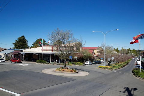 Private Blue Mountains Escape The Crowds SUV Tour - Dalby Accommodation 4