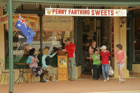 2-Day Wave Rock, York, Wildflowers & Aboriginal Experience - Dalby Accommodation 4
