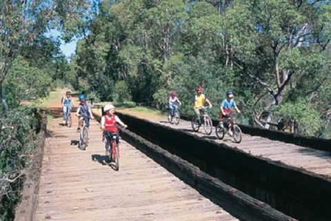 Perth Hills - Wildlife, Art & Gastronomy - Dalby Accommodation 2