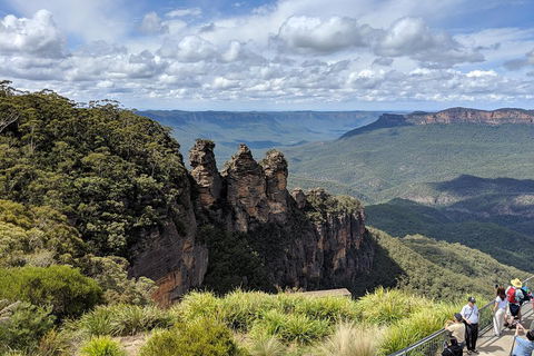 Blue Mountains Private Tour - Wild Kangaroos, Waterfalls And The Three Sisters - Dalby Accommodation 0