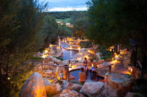 Peninsula Hot Springs Tour With Restaurant Lunch & Gondola Ride - Dalby Accommodation 2